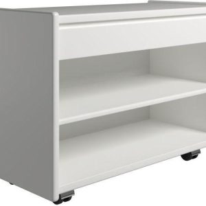 Krone 80 cm bredt hvidlakeret sengebord med 1 skuffe og 1 hylde - Dansk produceret. 47 cm dybde Hjul