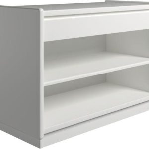 Krone 80 cm bredt hvidlakeret sengebord med 1 skuffe og 1 hylde - Dansk produceret. 47 cm dybde Sokkel