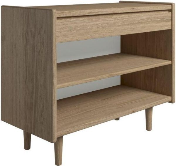 Krone 80 cm bredt sengebord i olieret egefiner med 1 skuffe og 1 hylde - Dansk produceret. 47 cm dybde Træben